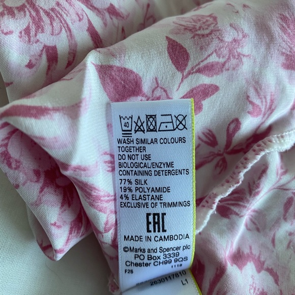 Silk chemise and shorts in 🌸 floral design with beautiful lace - Picture 4 of 4